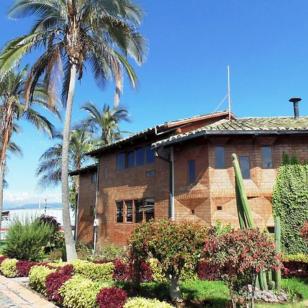 Hosteria Rosa Blanca Puembo エクステリア 写真