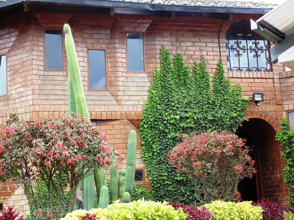 Hosteria Rosa Blanca Puembo エクステリア 写真