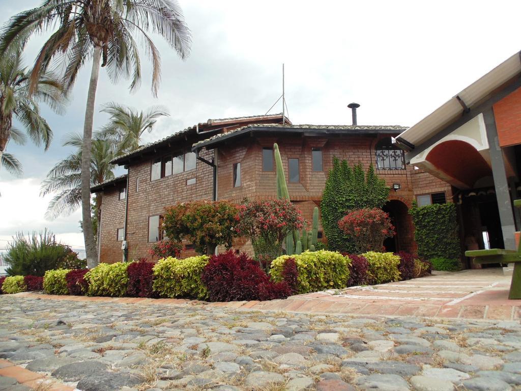 Hosteria Rosa Blanca Puembo エクステリア 写真
