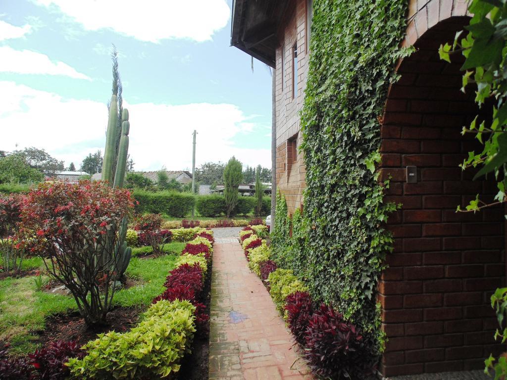 Hosteria Rosa Blanca Puembo エクステリア 写真