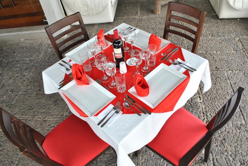 Hosteria Rosa Blanca Puembo エクステリア 写真